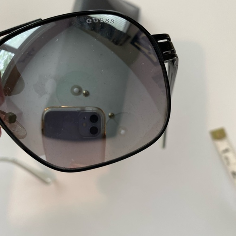 GUESS BLACK SUNGLASSES WITH CASE NEW WITH OUT TAG - Picture 3 of 11